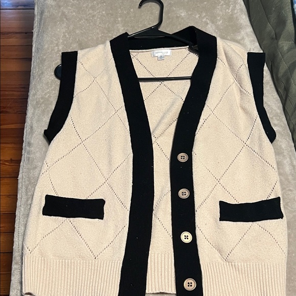 Forever 21 Sweaters - Forever 21 Cream and Black Cardigan Vest